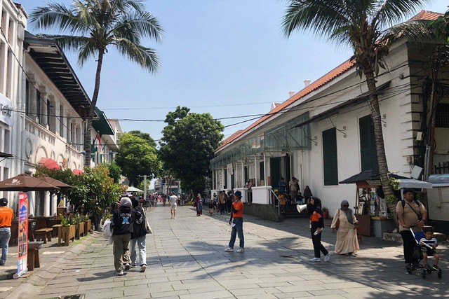 Suasana di kawasan Kota Tua, Jakarta, pada Sabtu (13/4/2024). Foto: Andreas Ricky Febrian/kumparan