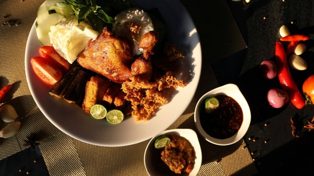 Ayam goreng enak di Jakarta Pusat. Foto hanya ilustrasi. Sumber: Unsplash/Budi Puspa Wijaya.