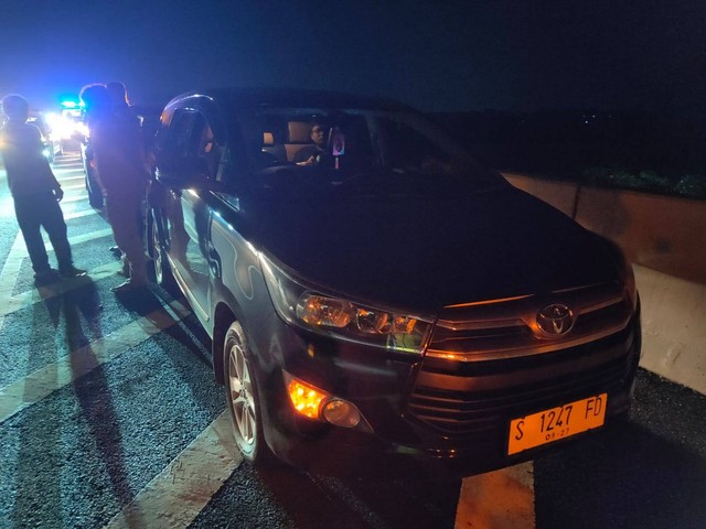 Kecelakaan beruntun di KM 662 A Tol Ngawi-Kertosono, Sabtu (13/4/2024). Foto: Dok. PJR Polda Jatim