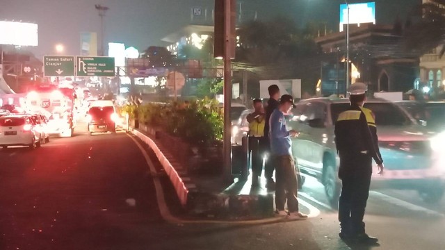 Jalur Puncak, Bogor, kembali normal usai diberlakukan one way ke arah Jakarta selama 12 jam. Dok. kumparan