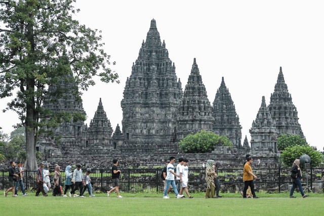 Suasana Kawasan Candi Prambanan saat libur Lebaran 2024. Foto: M Wulan