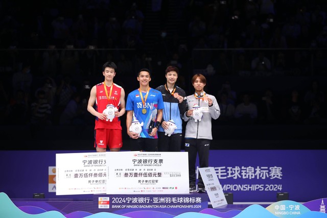 Tunggal putra Indonesia Jonatan Christie juara Badminton Asia Championship 2024 di China, Minggu (14/4/2024). Foto: PBSI