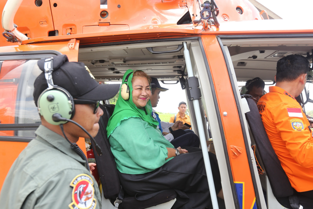 Wali Kota Semarang Hevearita Gunaryanti Rahayu hendak memantau lalu lintas arus balik Lebaran rute Kalikangkung-Kalikuto-Balai kota-Bawen-Kalikangkung menggunakan Hely Rescue 3604 milik Basarnas, Minggu (14/4/2024). Foto: Dok. Istimewa