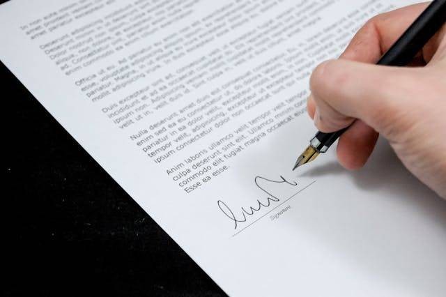 Ilustrasi Contoh Surat Perjanjian Ikatan Dinas Pertama Anggota Polri. Sumber: Pexels/Pixabay