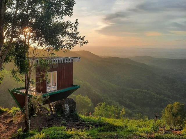 Taman Wisata Panorama Baru Bukittinggi. Foto hanya ilustrasi, bukan tempat sebenarnya. Sumber: Unsplash/yanes rivki yunius