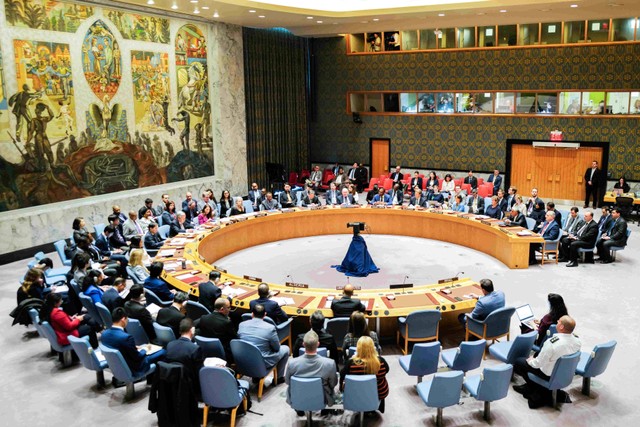Dewan Keamanan Perserikatan Bangsa-Bangsa mengadakan pertemuan mengenai situasi di Timur Tengah termasuk serangan Iran baru-baru ini terhadap Israel di markas besar PBB di New York City, Kamis (14/4/2024) Foto: CHARLY TRIBALLEAU / AFP