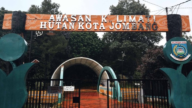 Pintu masuk Taman Hutan Kota Jombang. Foto: Azizah Soffa Marwah