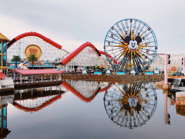 Keunikan Tokyo Disneyland Jepang. Foto hanya ilustrasi, bukan gambar sebenarnya. Sumber: Unsplash/Brandi Alexandra. 