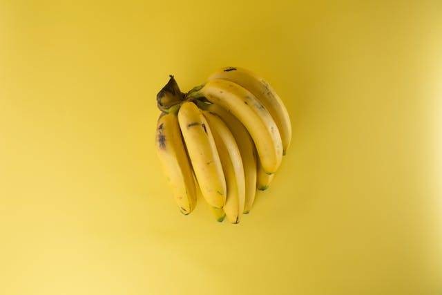 Ilustrasi 1 buah pisang berapa kalori. Sumber: pexels.com