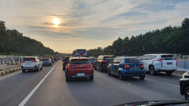 Macet Tol Japek arah Jakarta KM 80. Dok: kumparan.