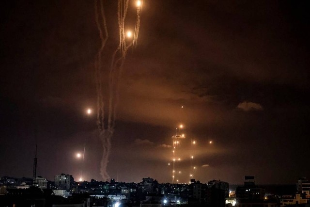 Iron Dome Israel, Sabtu (7/10/2023).  Foto: Muhammad ABED/AFP