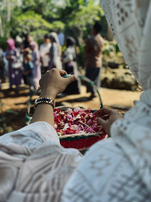 Dok. Pribadi (Tradisi tabur bunga)