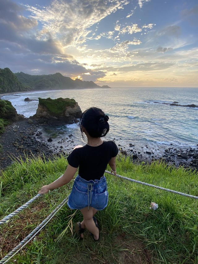 (Pesona Pantai Menganti, Kebumen, Jawa Tengah, 2024 (Sumber: Dokumentasi Pribadi)