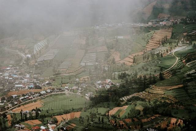 Daya Tarik Maha Sky Batu Angkruk Dieng. Foto hanya ilustrasi bukan tempat sebenarnya. Sumber foto: Unsplash.com/Falaq Lazuardi