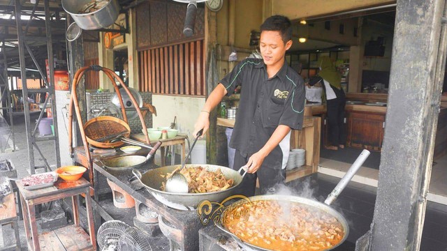 Sate Klatak Pak Pong, kuliner legendaris Yogyakarta. Foto: Dok. BRI