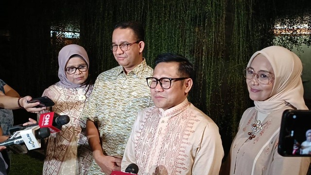 Capres Anies Baswedan dan Cawapres Muhaimin Iskandar saat diwawancarai di kediaman Anies Baswedan di Lebak Bulus, Jakarta Selatan, Selasa (16/4/2024). Foto: Fadlan Nuril Fahmi/kumparan