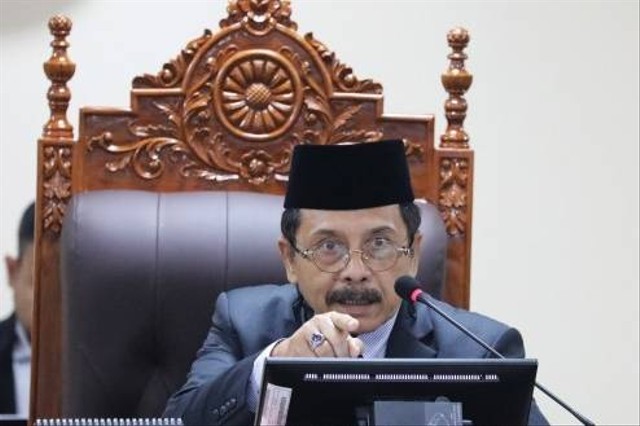 Ketua MKMK I Dewa Gede Palguna bersama-sama dengan Anggota MKMK Yuliandri dan Ridwan Mansyur menggelar sidang tertutup dengan agenda mendengarkan pokok-pokok laporan para Pelapor. Selasa (16/4/2024) Foto: Dok Humas/Bayu.