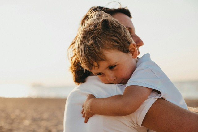 Ilustrasi ibu dan anak (Unsplash/Xavier Mouton Photographie)