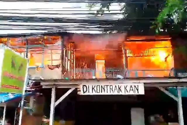 Kebakaran rumah tinggal di Kemayoran, Jakarta Pusat, Rabu (17/4).  Foto: Dok. BPBD DKI Jakarta