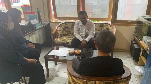 PK Madya Bapas Semarang melaksanakan Wawancara Terhadap Narapidana 
