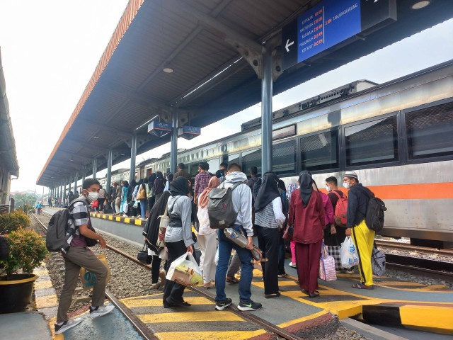 Ilustrasi penumpang kereta api. | Foto: Sinta Yuliana/Lampung Geh

