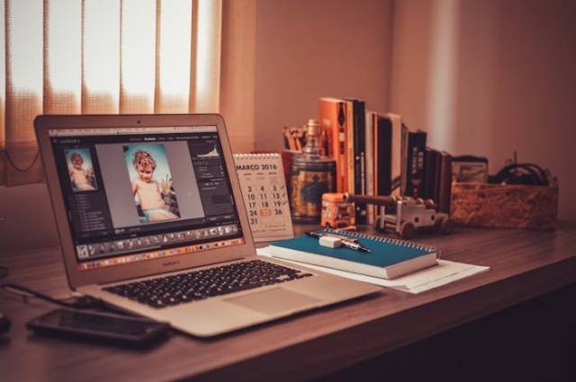 Ilustrasi panduan mengedit foto dengan adobe photoshop, sumber foto: Caio by pexels.com