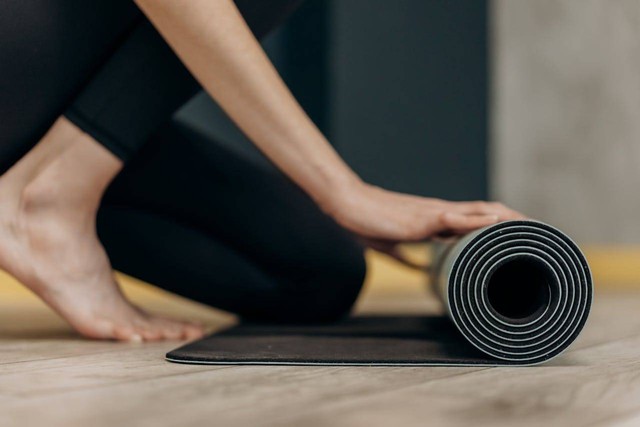 ilustrasi matras yoga. Sumber foto: Pexels