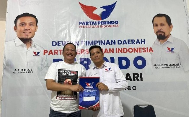 Tim dari Yudhianto usai mengambil formulir pendaftaran di Perindo.