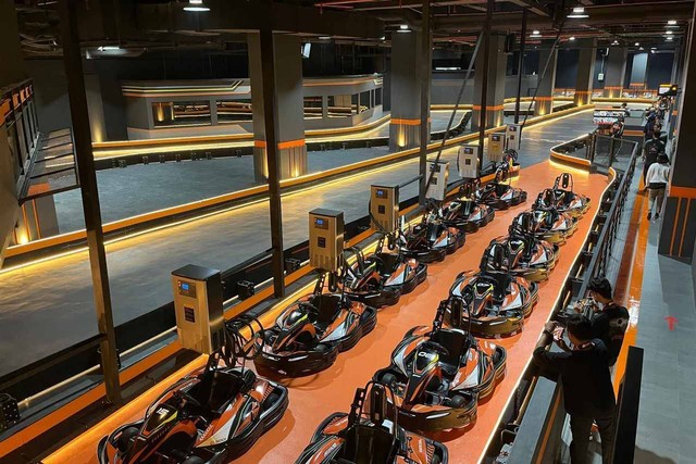 Suasana di Barcode Gokart di Mall Of Indonesia, Kamis (18/4/2024). Foto: Fitra Andrianto/kumparan