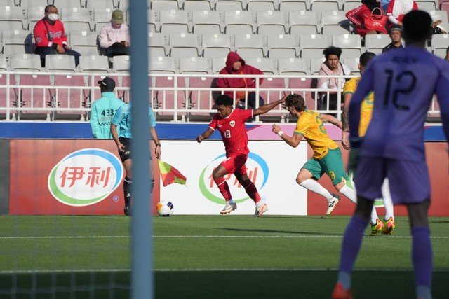 Pemain Timnas U-23, Jeam Kelly Sroyer, saat melawan Australia U-23 dalam pertandingan Grup A Piala Asia U-23 di Stadion Abdullah bin Khalifa, Doha, Qatar, Kamis (18/4/2024) Foto: Dok PSSI