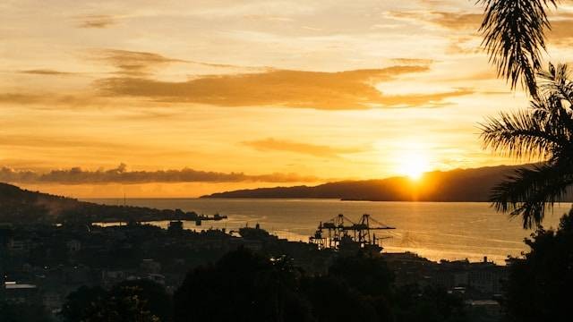 Pantai di Pulau Kei. Foto hanyalah ilustrasi, bukan tempat yang sebenarnya. Sumber: Unsplash/