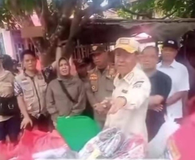 Potongan video saat Wakil Bupati Muratara Inayatullah sedang cekcok mulut dengan warga, Foto : Istimewa