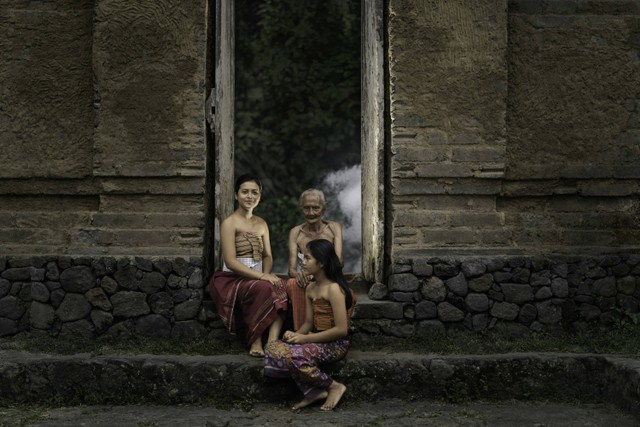 Ilustrasi ucapan Hari Kartini 2024. Unsplash/NELbali Photography.