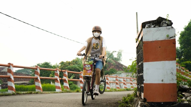 Rani Cahyanti (24) atau Surikala, perempuan asal Kelurahan Blooto, Kecamatan Prajurit Kulon, Kota Mojokerto yang bersepeda sejauh 500 kilometer Mojokerto-Bali. Foto: dok. Pribadi Surikala