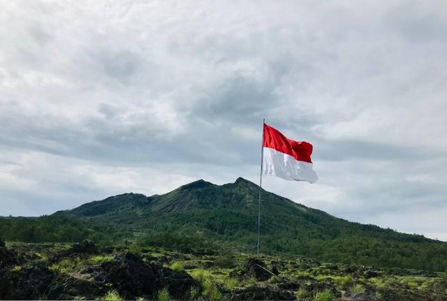 Wisata Gunung Batu Tanjungsari. Foto hanyalah ilustrasi bukan tempat sebenarnya. Sumber: Unsplash/mz romadhoni