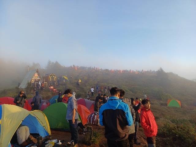puncak gunung prau, Dieng, Wonosobo, Selasa(16/04/2024) foto pribadi milik : Juwita nurrahmah