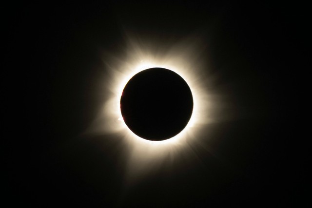 Ilustrasi Ciri-ciri Gerhana Matahari Cincin. Sumber Pexels/Eclipse Chaser