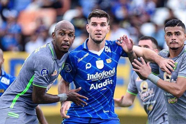 Persib Bandung menjamu Persebaya Surabaya dalam pertandingan lanjutan Liga 1 2023/24 di Stadion Si Jalak Harupat, Kab. Bandung, Sabtu (20/4/2024) Foto: Dok Instagram @persib