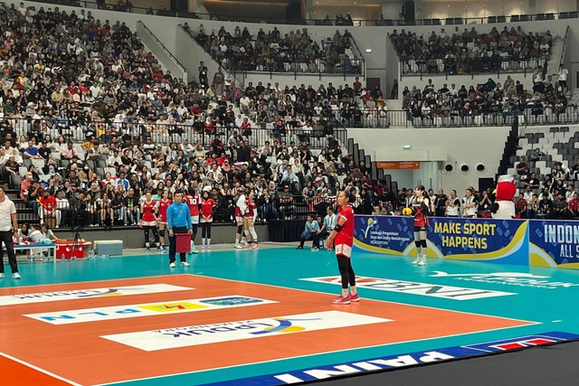 Laga persahabatan antara Indonesia All Star vs Red Sparksi di Indonesia Arena, Jakarta, pada Sabtu (20/4/2024) malam. Foto: Azrumi Ghazali/kumparan