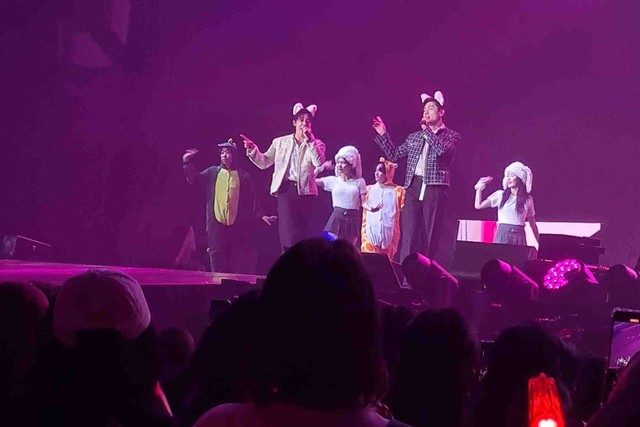 Boy group asal Korea Selatan, TVXQ sukses menggelar konser "2024 TVXQ! Concert 20&2 Jakarta"  yang digelar di ICE BSD, Sabtu (20/4/2024) Foto: Andari Novianti/kumparan