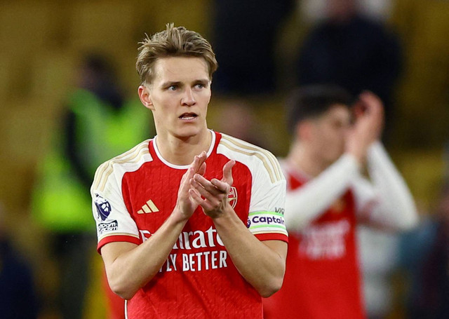 Martin Odegaard usai laga Wolves vs Arsenal saat pekan ke-33 Liga Inggris 2023/24 di Stadion Molineaux pada Minggu (21/4) dini hari WIB. Foto: REUTERS/Molly Darlington