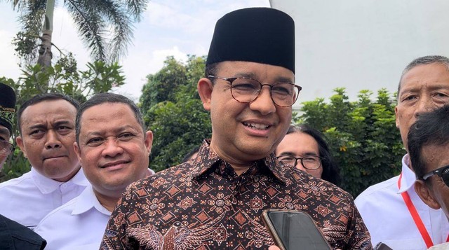 Anies Baswedan di halalbihalal Tim Hukum AMIN di Pejaten, Jakarta Selatan, Minggu (21/4/2024). Foto: Hedi/kumparan