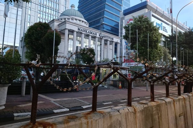 Suasana jelang putusan sengketa Pilpres 2024 di Mahkamah Konstitusi (MK), Jakarta, Senin (22/4/2024). Foto: Hedi/kumparan