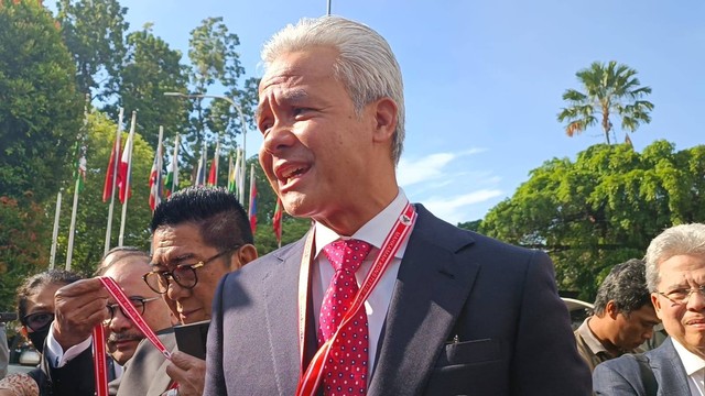 Paslon 03 Ganjar Pranowo dan Mahfud MD bersama Tim Hukum tiba jelang putusan sengketa Pilpres 2024 di Mahkamah Konstitusi (MK), Jakarta, Senin (22/4/2024). Foto: Hedi/kumparan