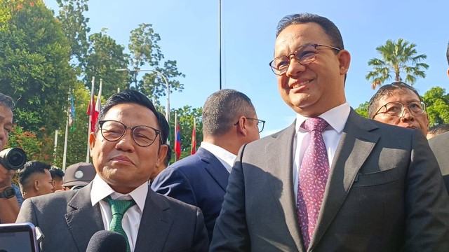 Paslon 01 Anies Baswedan dan Muhaimin Iskandar tiba jelang putusan sengketa Pilpres 2024 di Mahkamah Konstitusi (MK), Jakarta, Senin (22/4/2024). Foto: Hedi/kumparan