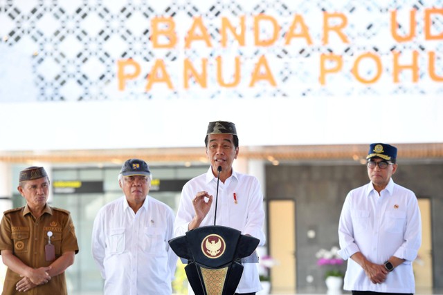 Presiden Joko Widodo meresmikan Bandara Panua Pohuwato di Kabupaten Boalemo, Provinsi Gorontalo, Senin (22/4/2024). Foto: Rusman/Biro Pers Sekretariat Presiden