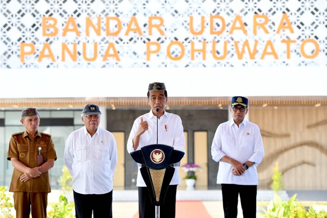 Presiden Joko Widodo meresmikan Bandara Panua Pohuwato di Kabupaten Boalemo, Provinsi Gorontalo, Senin (22/4/2024). Foto: Rusman/Biro Pers Sekretariat Presiden