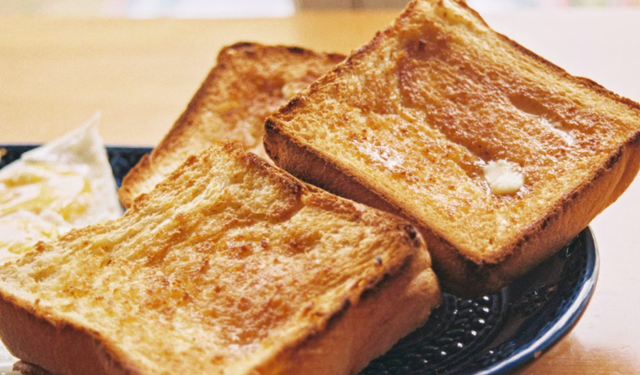 Roti bakar bandung terkenal. Foto hanya ilustrasi, bukan tempat sebenarnya. Sumber: Unsplash/Yukiko Kanada