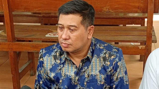 Kuasa Hukum Ria Ricis, Hendra K Siregar di Pengadilan Agama Jakarta Selatan. Foto: Aprilandika Pratama/kumparan