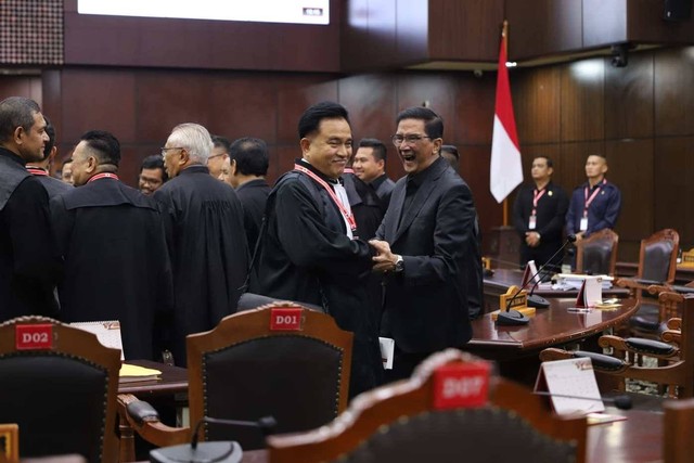 Kuasa Hukum Pihak Terkait usai sidang putusan MK, Senin (22/4/2024) Foto: Iqbal Firdaus/kumparan